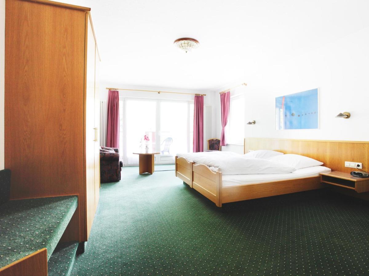 Hotel-Gasthof Neumuehle Kreenheinstetten Quarto foto