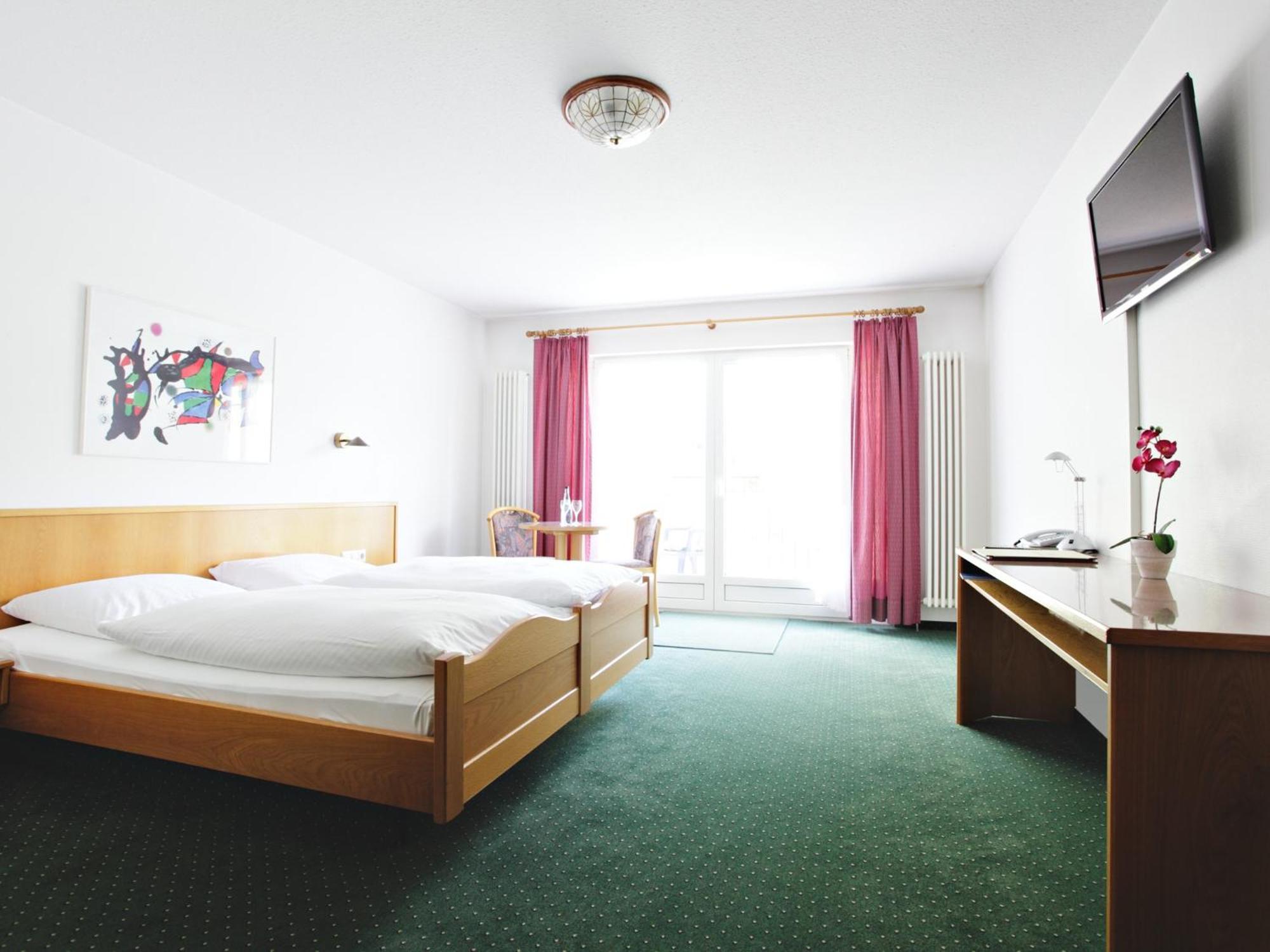 Hotel-Gasthof Neumuehle Kreenheinstetten Quarto foto
